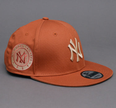 New Era MLB New York NY Yankees 9Fifty Side Patch Medium Snapback Medium Brown Beige Brun 60298839 