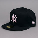 New Era MLB New York NY Yankees 59Fifty Essential Fitted Black Pink Sort Lyserød 60298742