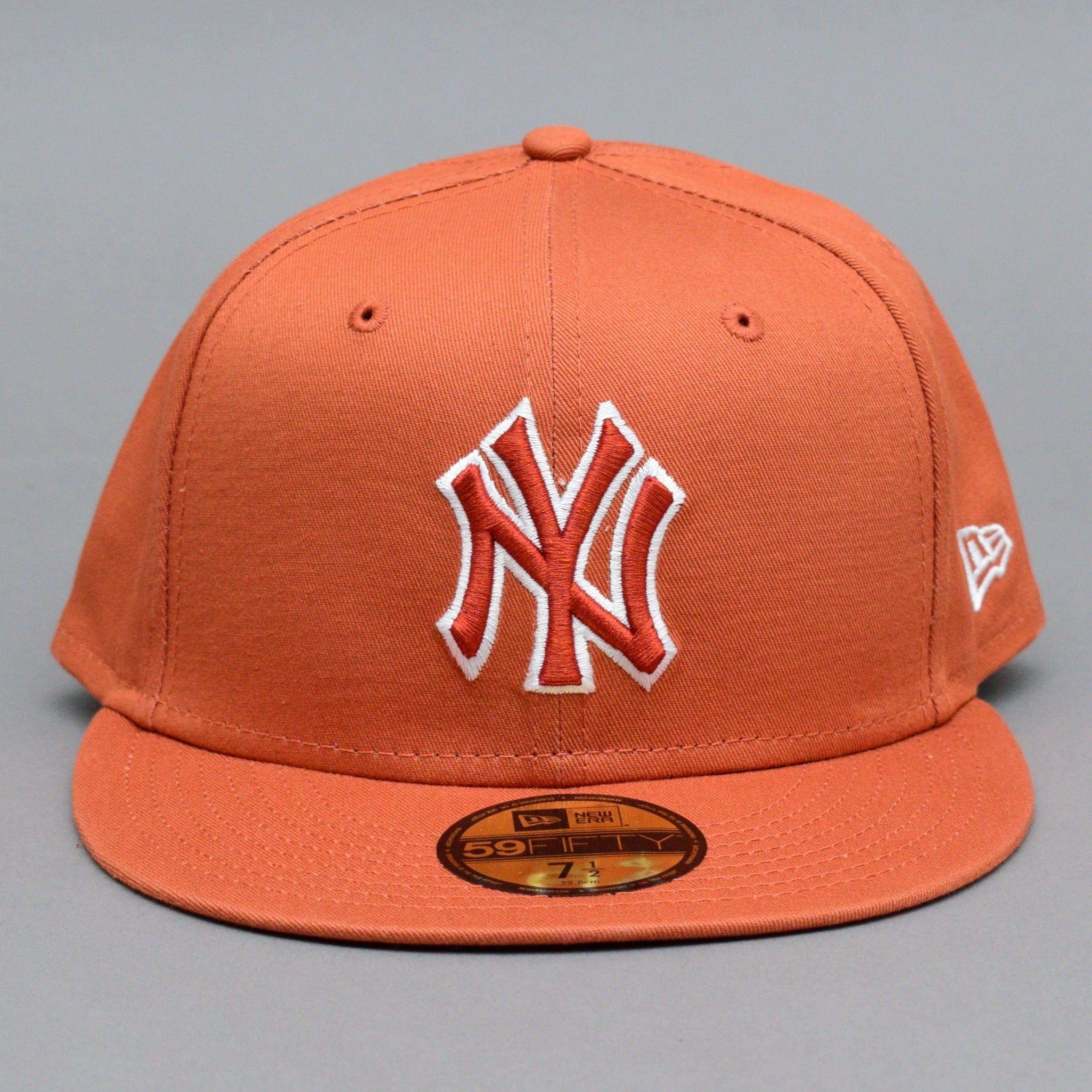 New Era MLB New York NY Yankees 59Fifty Team Outline Fitted Medium Brown Brun 60298773
